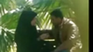 Des mecs rapaces se font vieille mature porno sucer habilement par des chiennes super chaudes