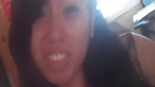 Floozy en collants déchirés Adria Rae prend une bite dans sa chatte et son anus vieille et jeune lesbienne