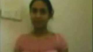 La milf blonde tukif vieille lesbienne Lexi Lou se fait noircir la chatte pendant que son mari est en voyage d'affaires
