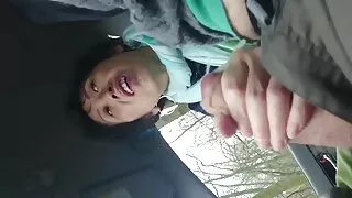 Brune chaude Marie Allysin suce vieille sexy une bite savoureuse pour le sperme