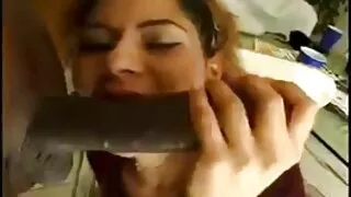 Trois grosses bites, c'est tout chatte poilue vieille ce que cette fille exotique et sale désire tous les jours