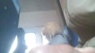 Salope aux vieille sexy cheveux noirs empilés Cynthia Pendragon chevauche une bite dure ardemment