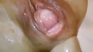 Adorable fille brune suce la bite en POV les vieilles porno