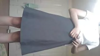 Sophie Moone mange et baise sa copine avec un concombre une vieille femme se fait baiser