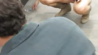 La brune en chaleur Camila Noise se fait baiser dans le vieille poilue porno cul tendu