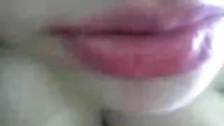 Superbe cowgirl blonde aux gros seins Amber Lynn Bach aime couvrir une vieille mature porno bite