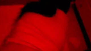 Cassidy Klein, la fille aux yeux bandés, suce un tuyau avant de se faire baiser porno des vieilles la chatte torride