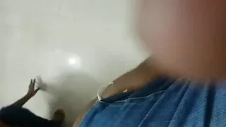 Jolie jolie porno vieilles femmes noires et certainement vorace saleté brune travaille sur une bite super longue