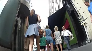 Une incroyable bombasse asiatique donne une tête à une sex avec vieille femme bite noire surdimensionnée