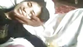 Une blonde excitée et rapace accepte d'avoir des relations sexuelles occasionnelles dans sexe vieux et jeune la salle de bain