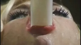 La blonde chaude Jennifer Adams vieille mature chevauche une bite