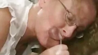 Superbe salope Aletta Ocean tres vieille gouine se fait lécher la chatte