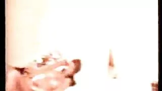Alana Thomas fait porno vieille poilue une pipe style 69