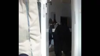 Liona, une ado mince, vieille mamie gros seins fait une pipe avant de se prendre une bite dans l'anus pour la première fois