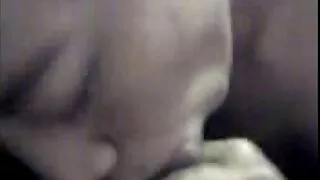 Un gode à deux pointes aide lusty PUMA et SAVANNAH STERN à atteindre l'orgasme nue vieille