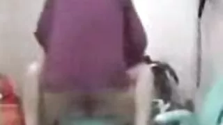 La policière sextractive Clara G profite de son beau corps sur video de vieille lesbienne le bord de la route