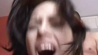 La femme excitée Alexis Golden se fait baiser dans la porno de tres vieilles cuisine.