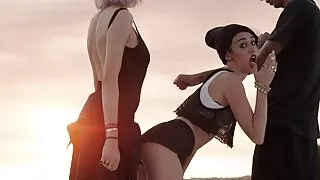 Une porno les vieux amatrice japonaise fait un tour de cowgirl inversée avec son cul bouche bée